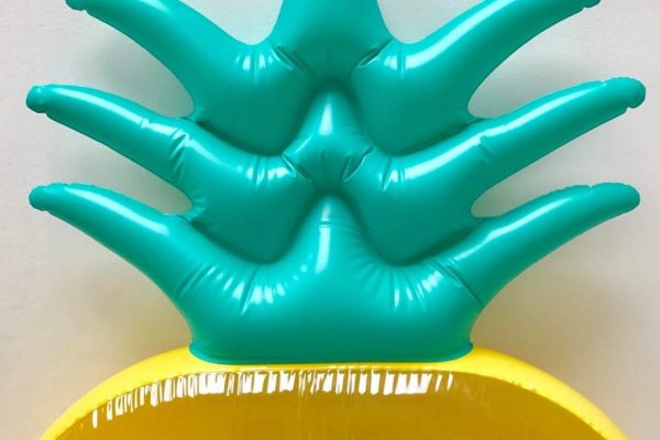 products-inflatable-pineapple-candys-international-new